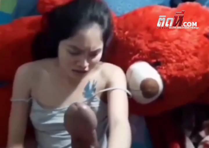 คลิปหลุดไทย บังคับเมียให้อมควยให้แล้วถ่ายคลิป จับกดหัวเย็ดปาก จนน้ำแตกคาปากอย่างฟิน