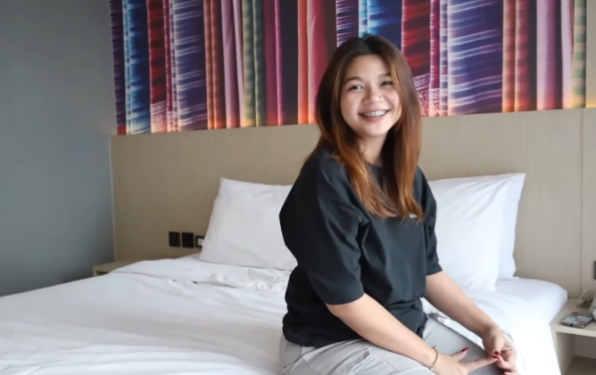 PornThai โป๊ไทย น้องแจง สาวอวบอายุ19 ขายตัวให้ฝรั่ง โดนเย็ดโหดๆ แล้วชักน้ำแตกใส่หน้า