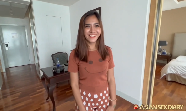 AsianSexDiary Gif น้องกิ๊ฟ สก๊อยขายบริการ Creampie โดนดิลมาเย็ดโรงแรม เิย็ดร้องครางลั่นเลย แตกในน้ำเต็มหี