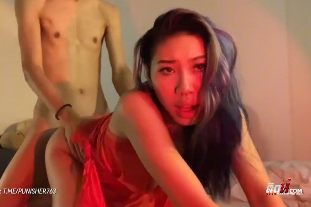 คลิปหลุดใหม่ Notfullbaht ใส่ชุดนอนสีแดงยั่วๆ แฟนจับเลียหีครางเสียว จับอมควยแล้วแอ่นให้เย็ดท่าหมา ขึ้นขย่มจนแตกในลีลาเด็ดไม่เบา